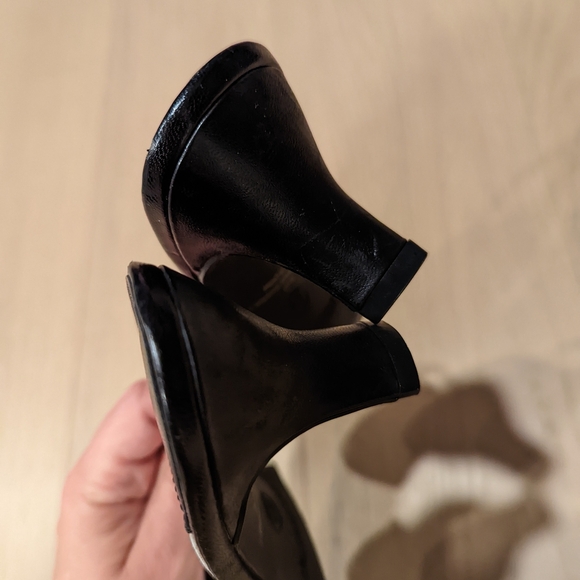 Black Women's Kitten heels with beaded accent - Picture 6 of 9